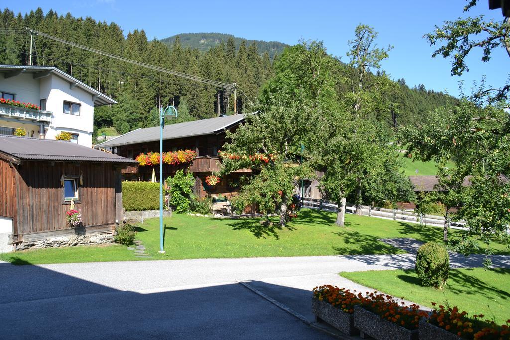 Gaestehaus Christoph Ried im Zillertal Exterior photo