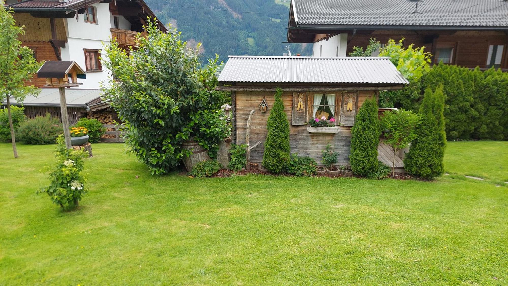 Gaestehaus Christoph Ried im Zillertal Exterior photo