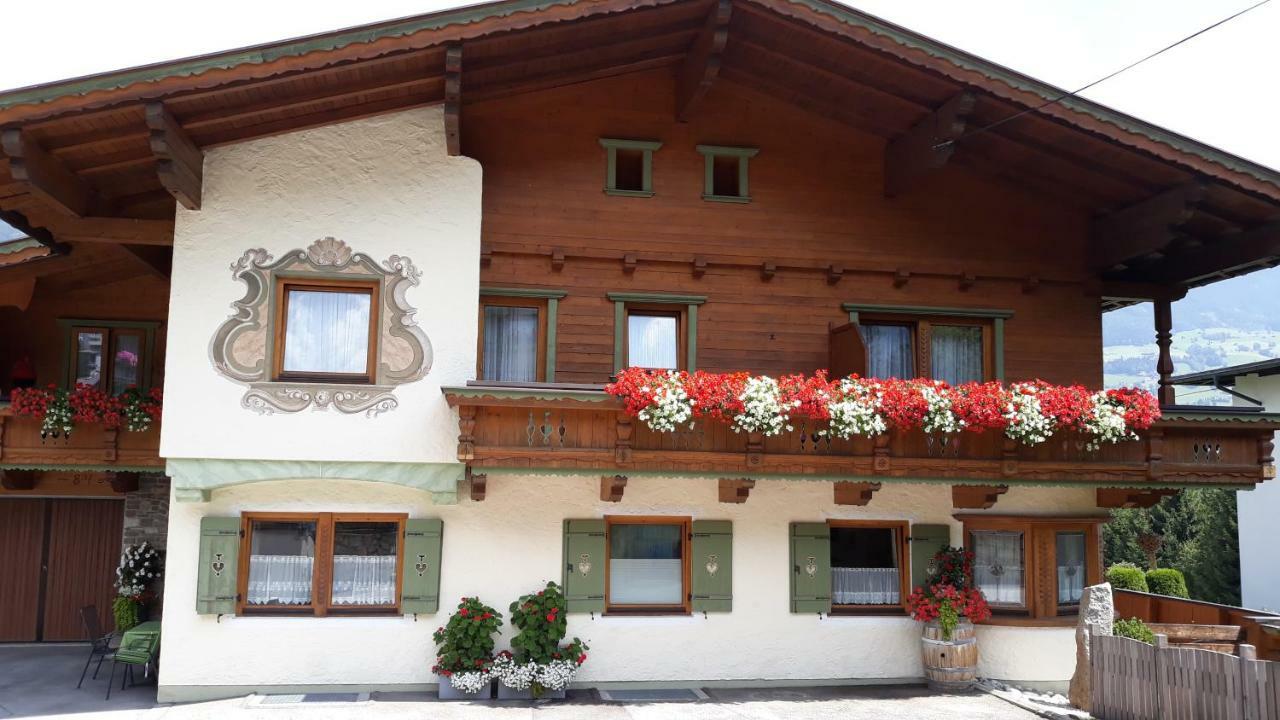 Gaestehaus Christoph Ried im Zillertal Exterior photo
