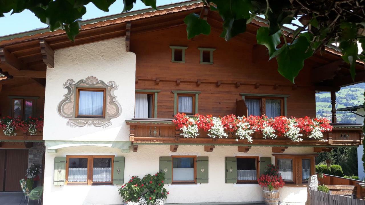 Gaestehaus Christoph Ried im Zillertal Exterior photo
